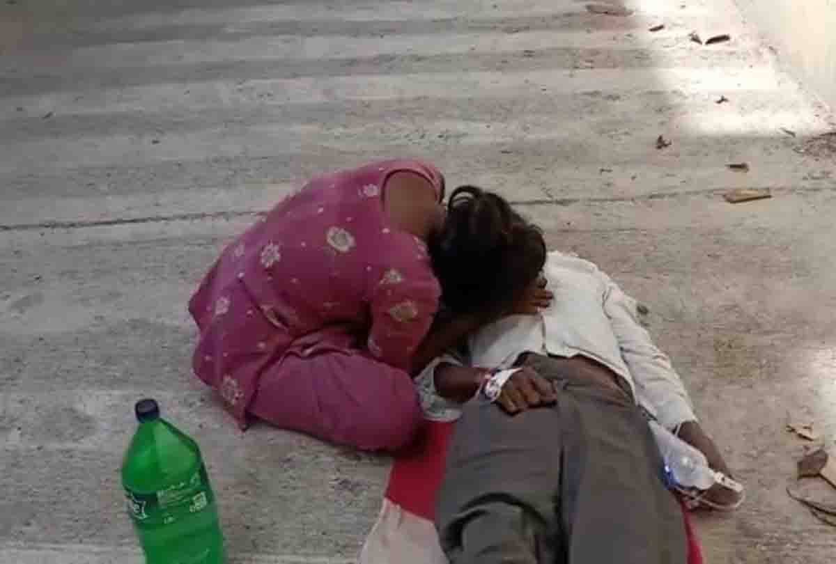 UP: Stretcher was not found for father's body in post mortem house