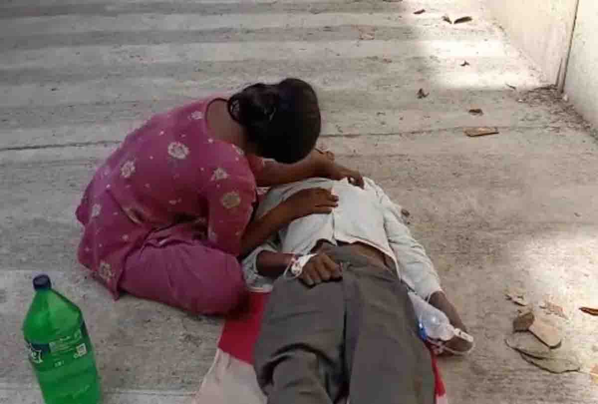 UP: Stretcher was not found for father's body in post mortem house