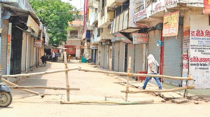 Pratapgarh: People broke into barricading in Hotspot