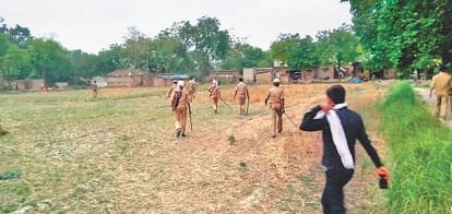 Pratapgarh: Villagers clash with police in dispute to make way