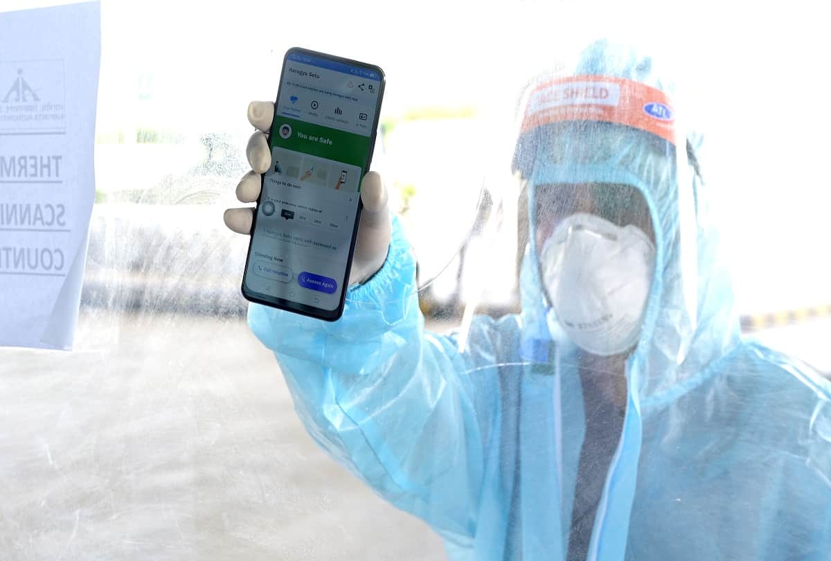 Prayagraj: Raunak returns to the airport after two months, breaks down as soon as the Bangalore flight arrives