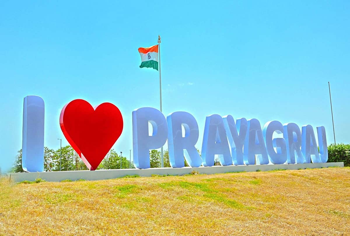 Prayagraj: Raunak returns to the airport after two months, breaks down as soon as the Bangalore flight arrives