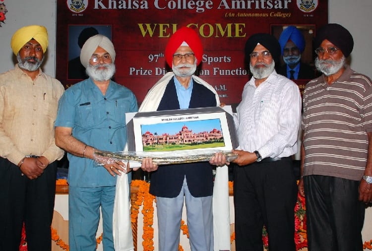Read untold story of Hockey legend and triple Olympic gold medallist Balbir Singh Sr