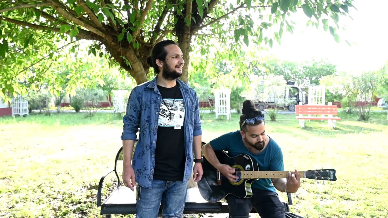 lockdown 4.0 : in haridwar youth artist say thanks to corona worrier in a unique way