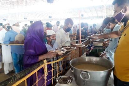 Eid 2020, Muslim workers have eid celebrate with hindu peoples in Radha Swami Satsang Bhawan at Saharanpur