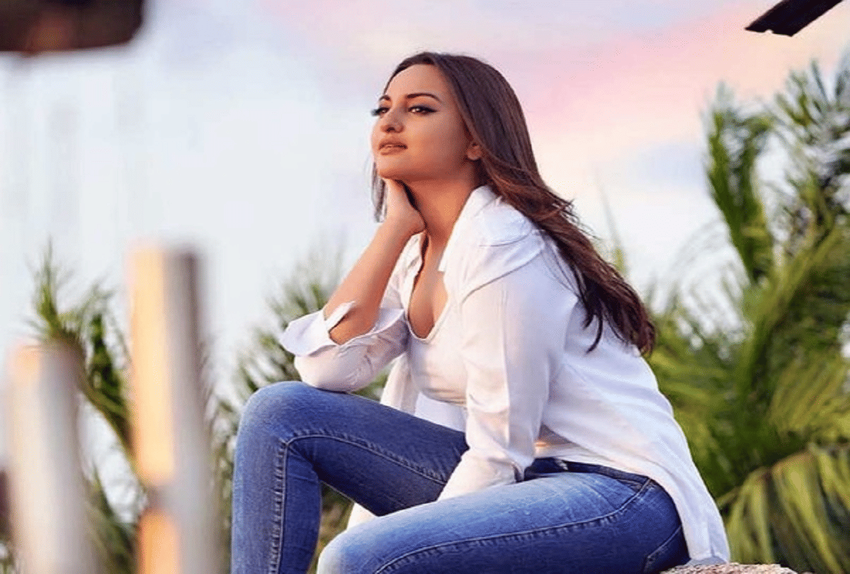 Actress Sonakshi Sinha recites poem for farmers protesting against farm laws