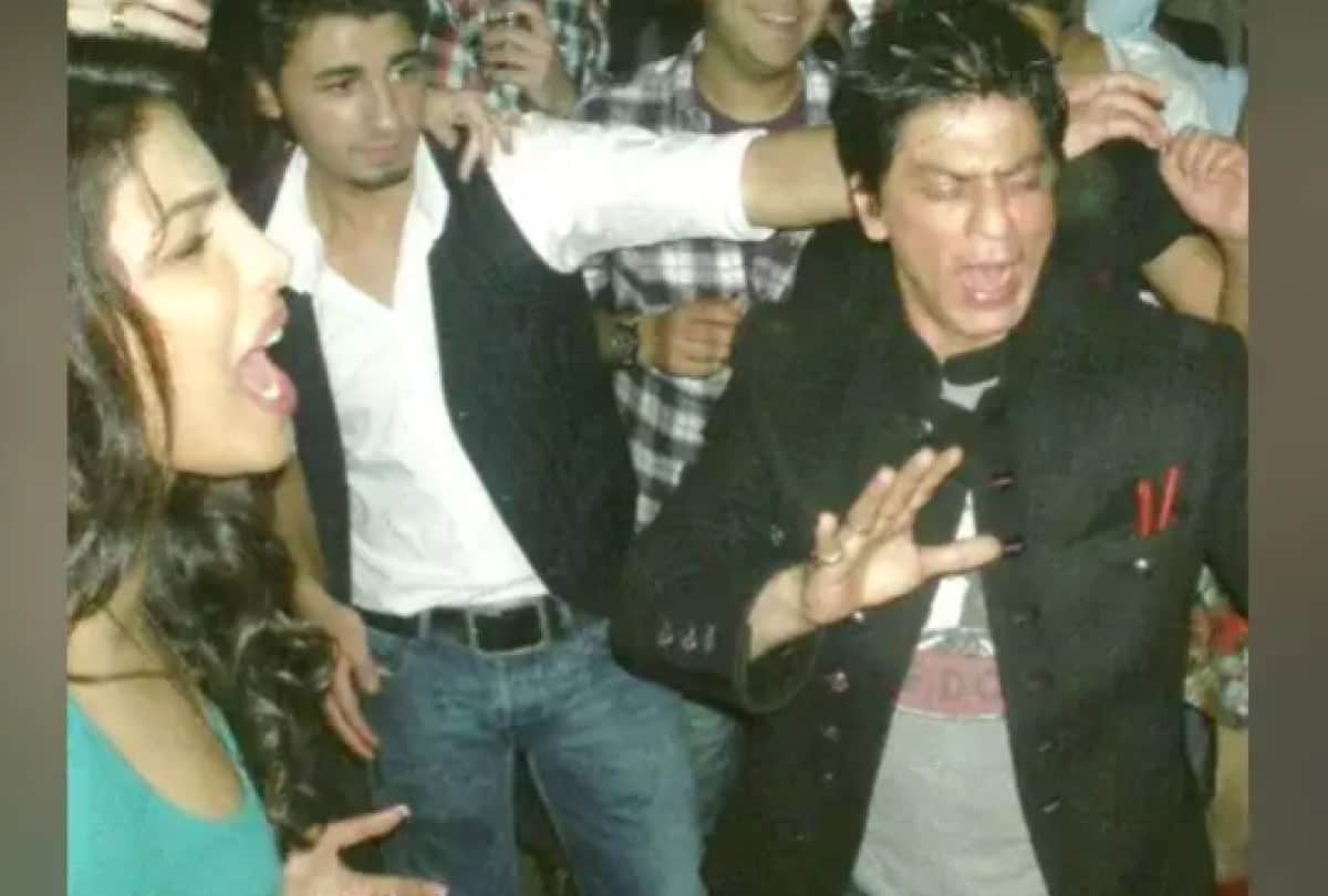 shah rukh khan and priyanka chopra throwback dance photo