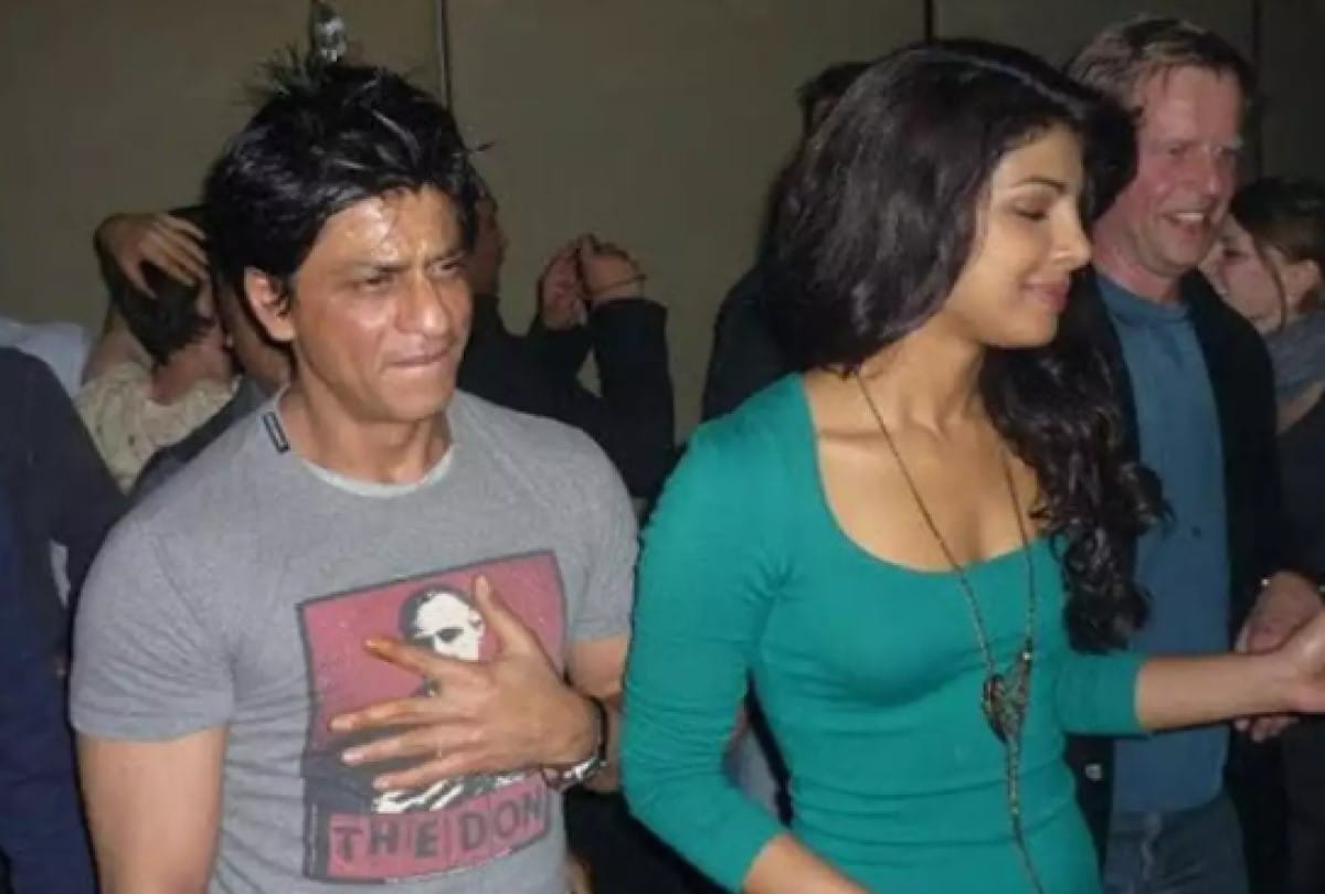 shah rukh khan and priyanka chopra throwback dance photo