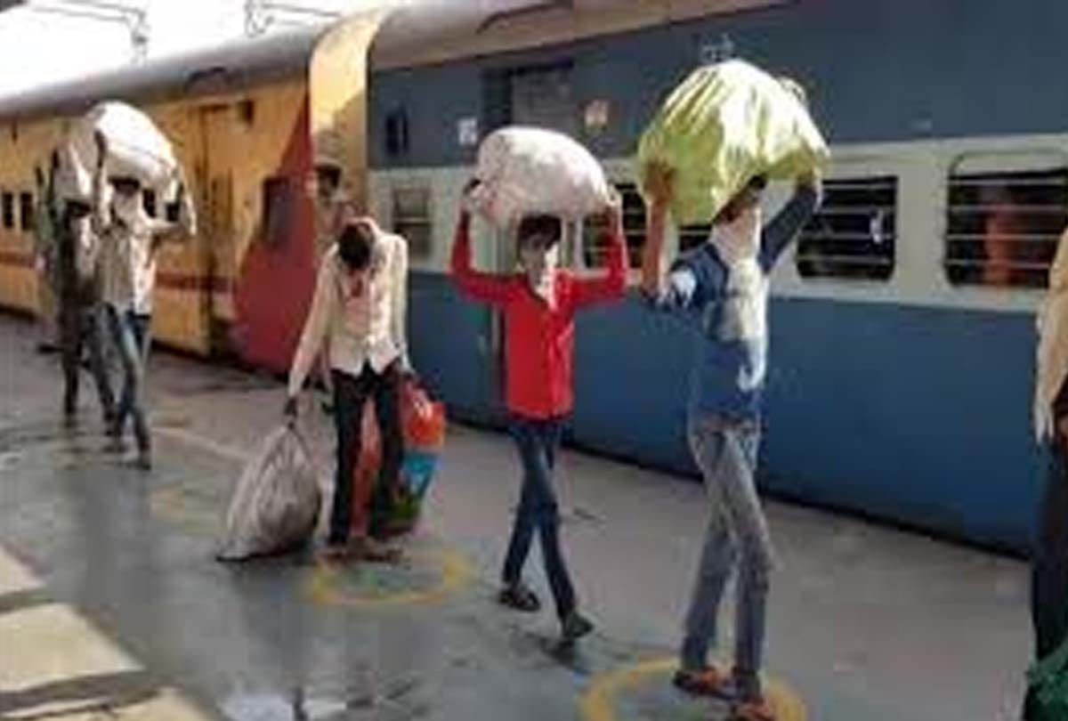 workers come from Mumbai, camped at Kanpur railway station