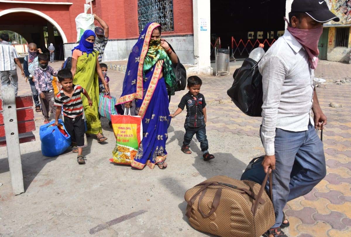 Passengers of Shramik Special train going from Mumbai to Lucknow