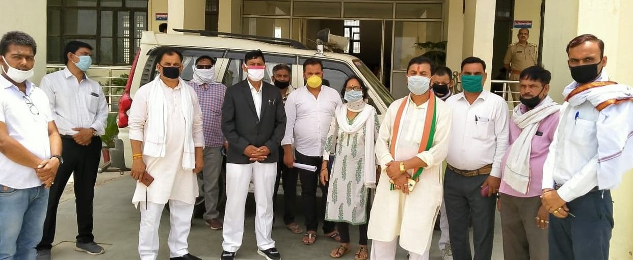 Hathras: Kotwal accused of indecency, Congress met ASP