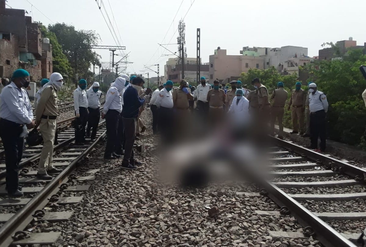 Dogs were scratching dead body for four hours many trains passed from above in agra