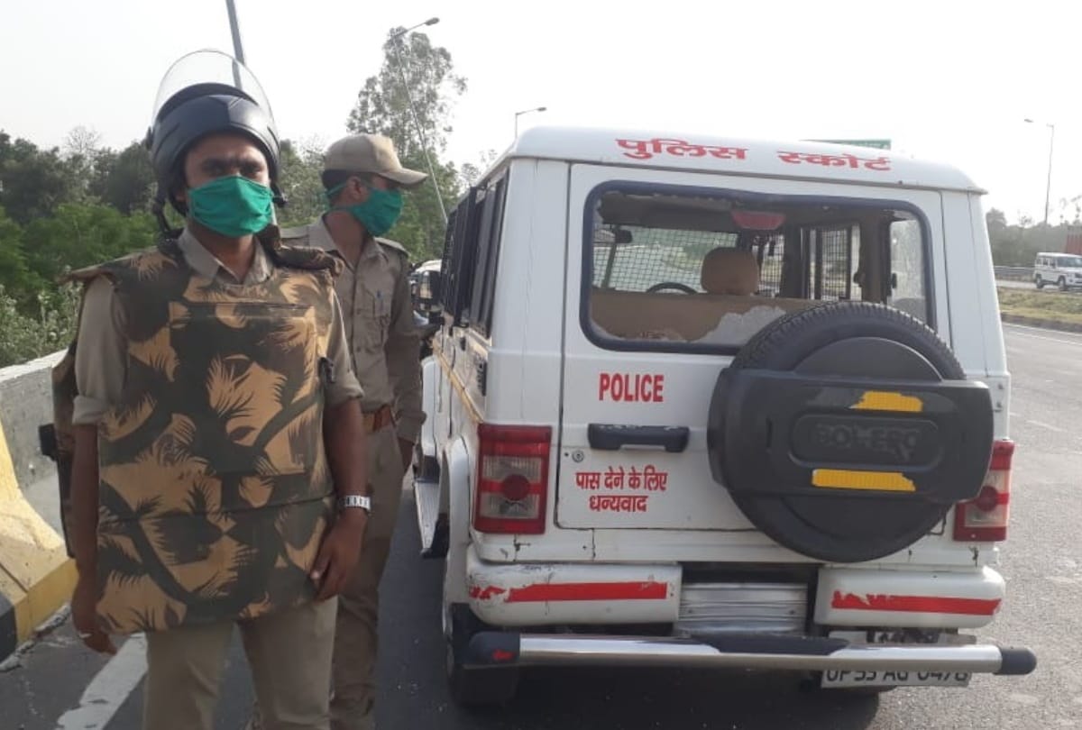 Clash between Police and Villagers after protesting Double Murder case in Gorakhpur