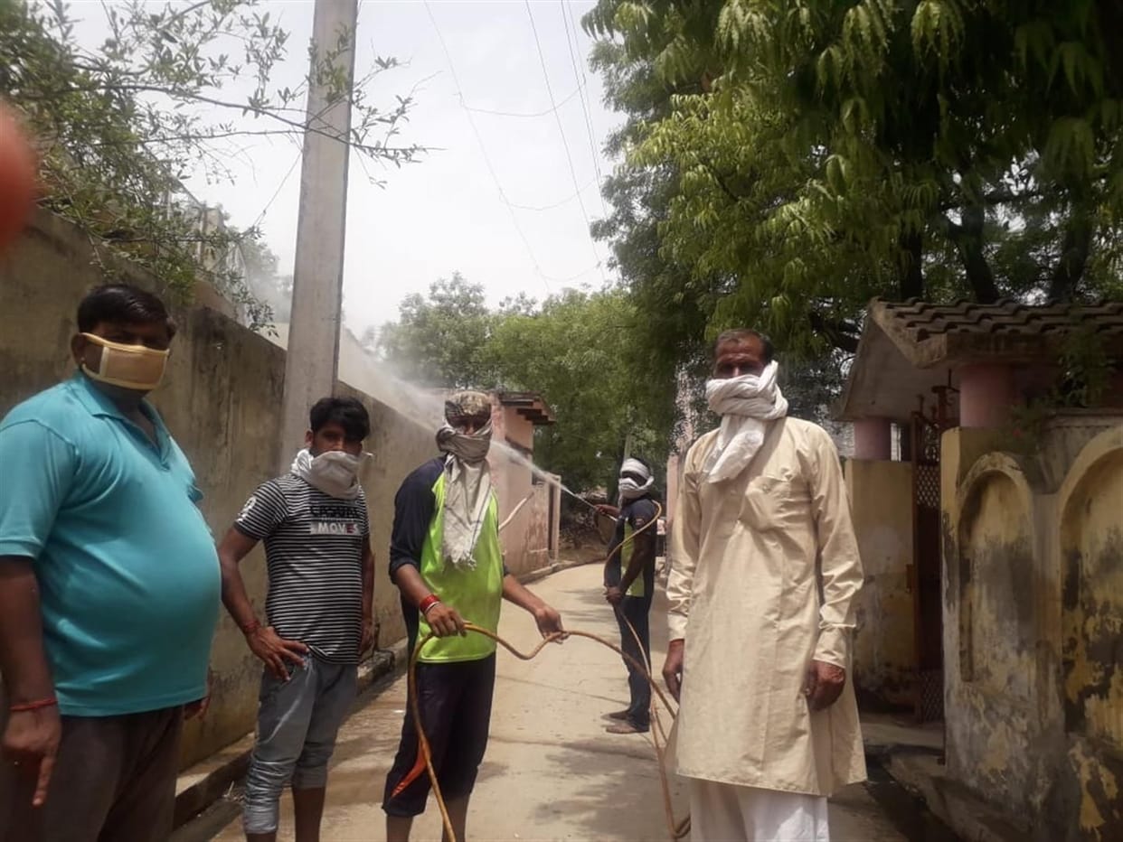 Hathras: Spraying of sanitizer done by administration in village Padu