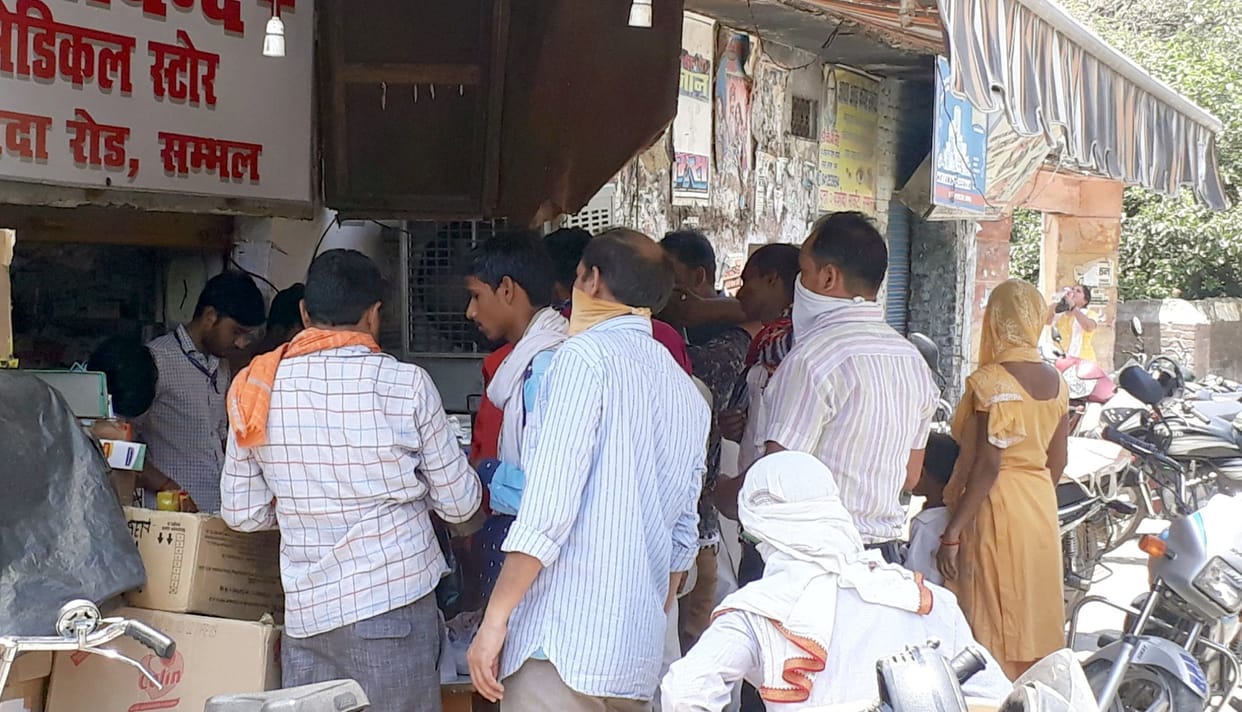 no social distence in sambhal