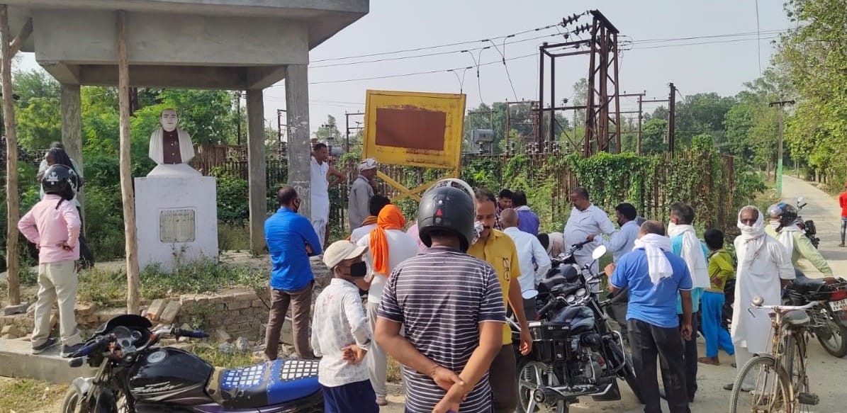 Patel's statue damaged by a drunken minor driver's tractor hit, people run and caught