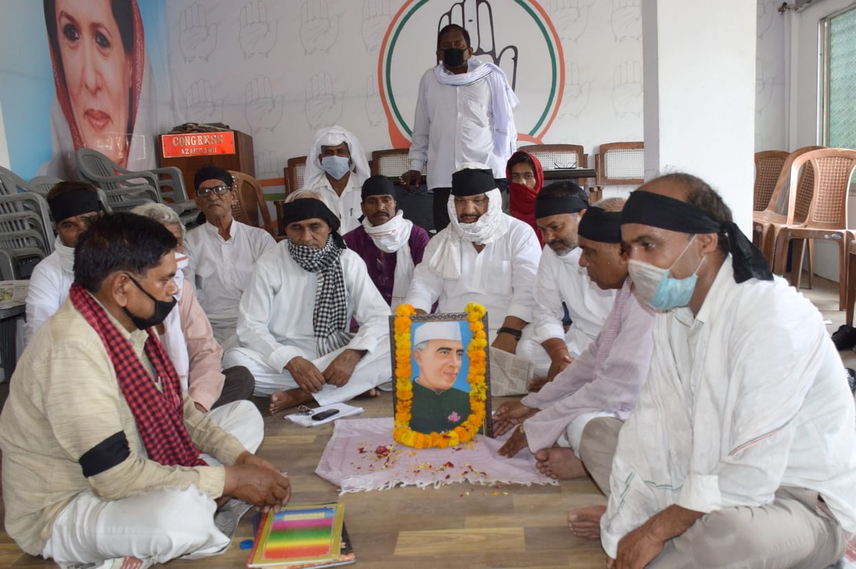 Congress celebrated 56th death anniversary of Pt. Jawaharlal Nehru, chocolates distributed among children