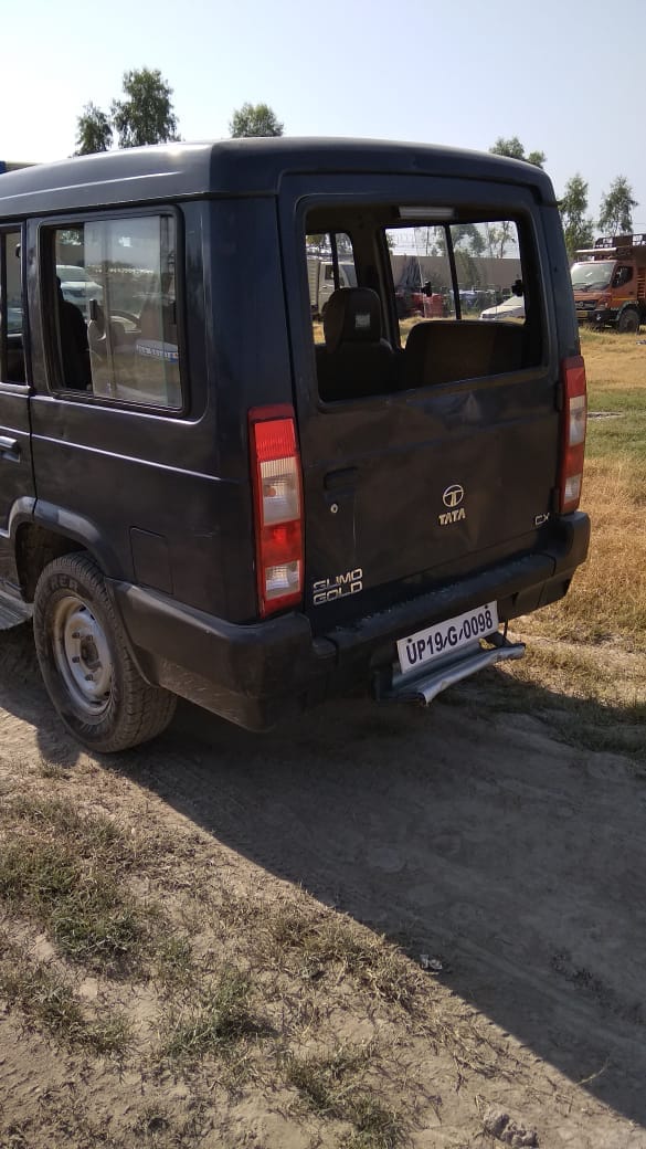 Police are fighting villagers to save the accused