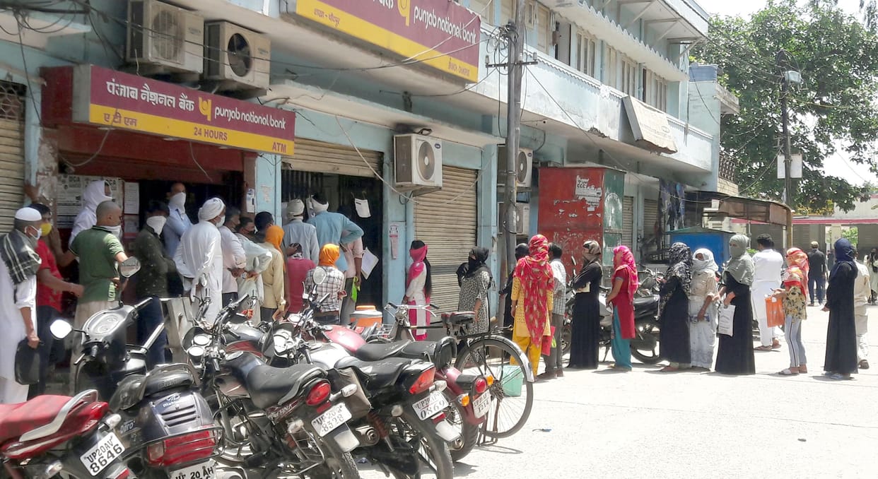 Banks open after 24 days in hot spot area