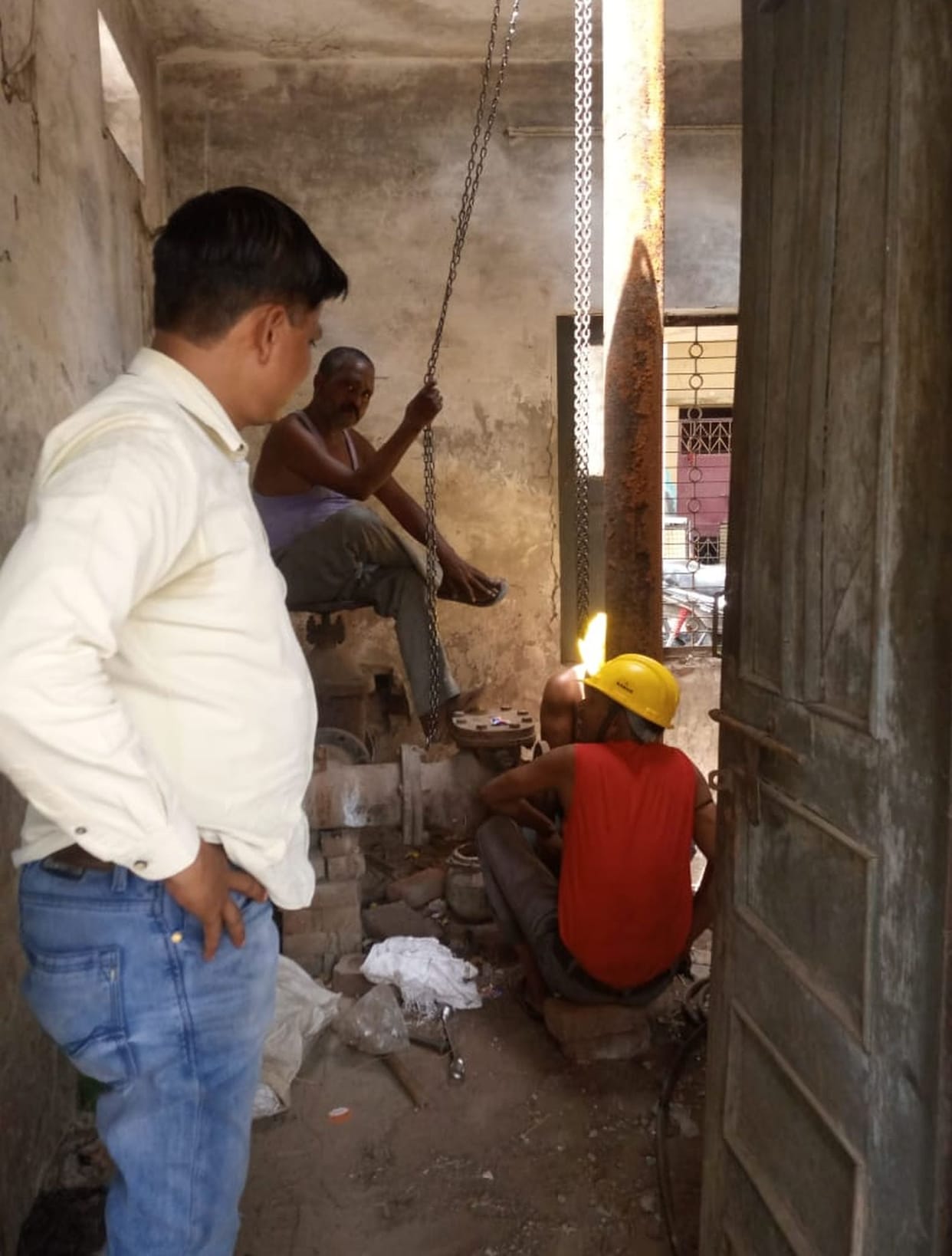 Tube wells choke, people craving water