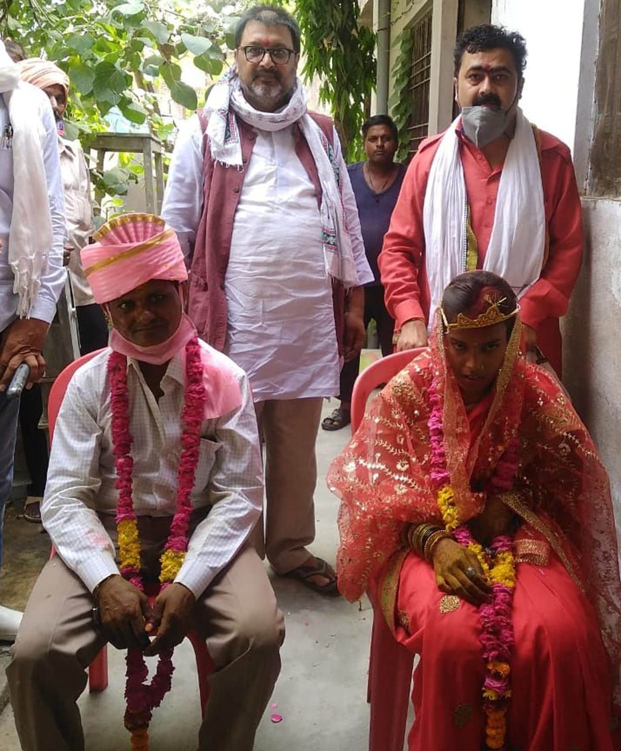 Muhurta was not postponed, marrying simplicity among few people