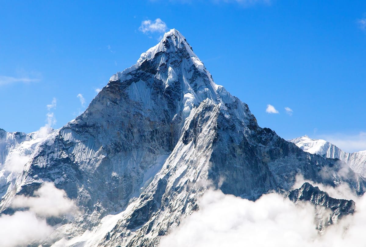 China to set up a line of separation on Mount Everest Summit over coronavirus fear