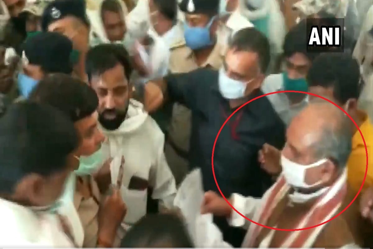 Madhya Pradesh: Social distancing norms violated during Union Minister Narendra Singh Tomar visit to Sheopur district