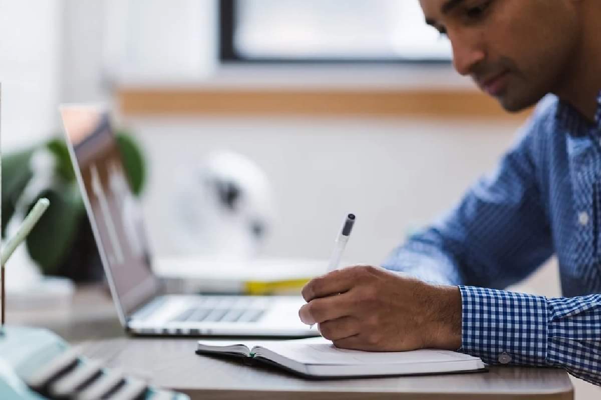 Vastu direction tips for office in Hindi Keeping these things in mind business progresses