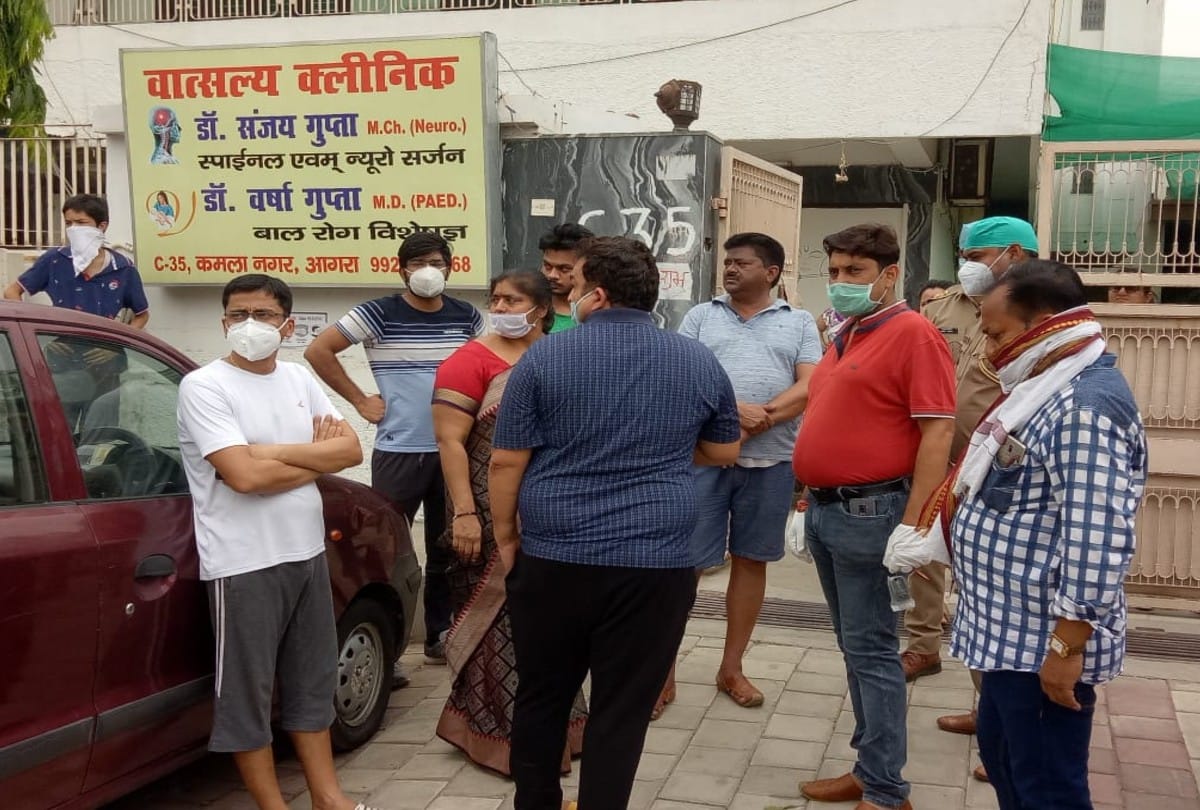 Agra Police Beat Businessman In Kamala Nagar Video Goes Viral