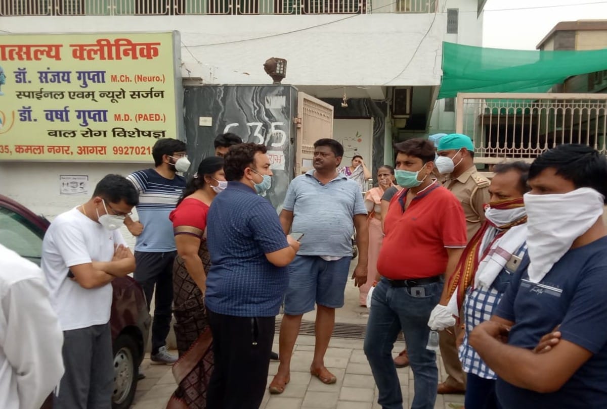 Agra Police Beat Businessman In Kamala Nagar Video Goes Viral