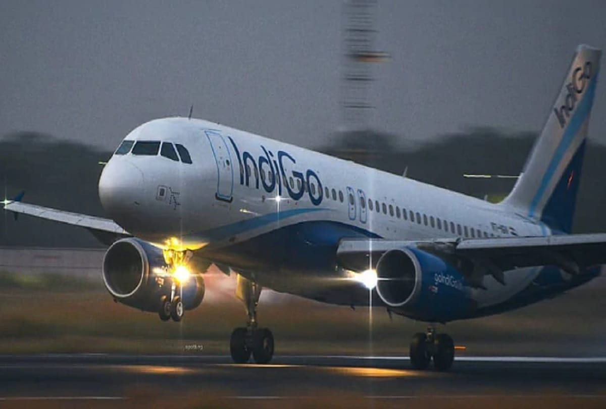 Lucknow Mumbai Indigo flights gate open after several delay at airport