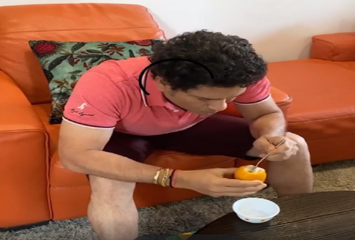 sachin tendulkar turns chef on his 25th anniversary and make mango kulfi for family see vedio