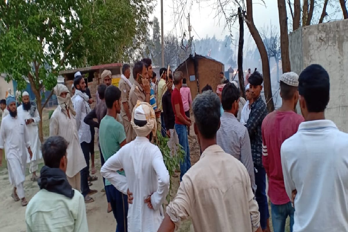 Fierce fire has set in hundred houses in a village of Saharanpur at Uttar Pradesh