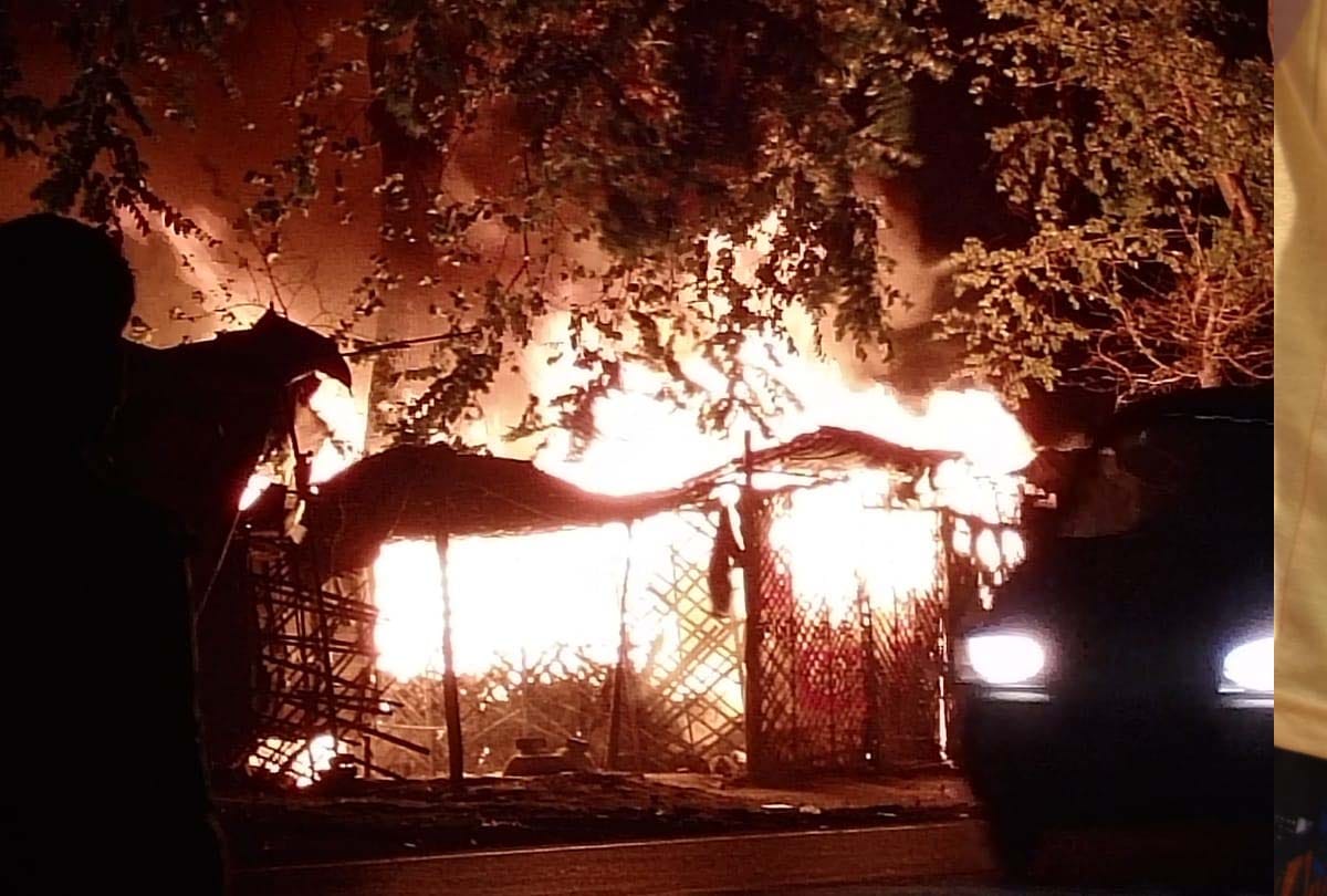 Three shops burnt in near railway line kanpur