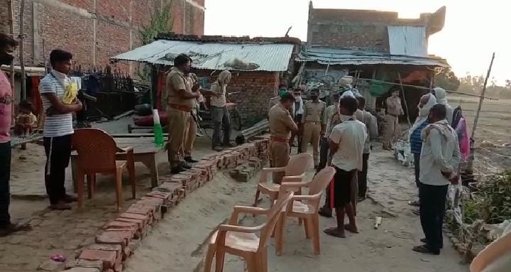 crooks looted two lakh rupees from auto rider in Azamgarh