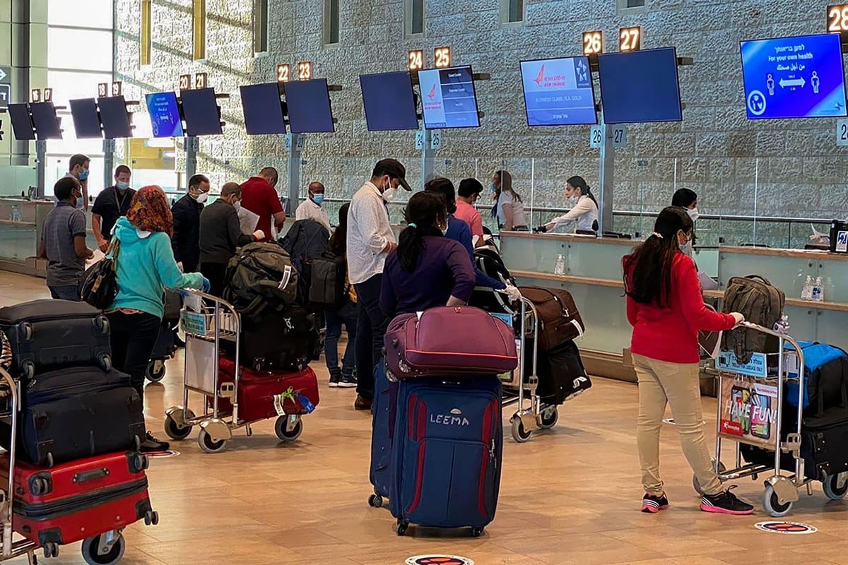 britain to India flight service resume amidst new corona strain danger 256 passengers travel to India