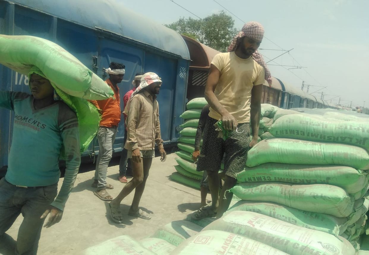 workers not getting mask in farrukhabad