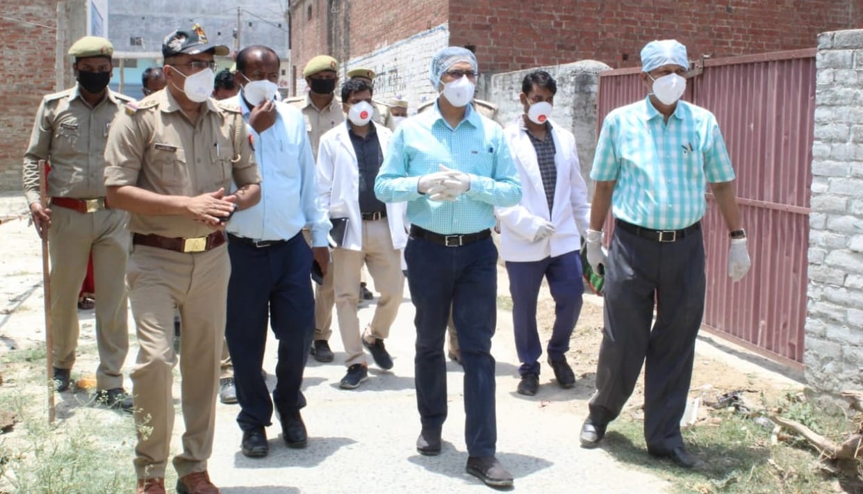 Special Officer of Azamgarh reviewed the problems of Containment Zone