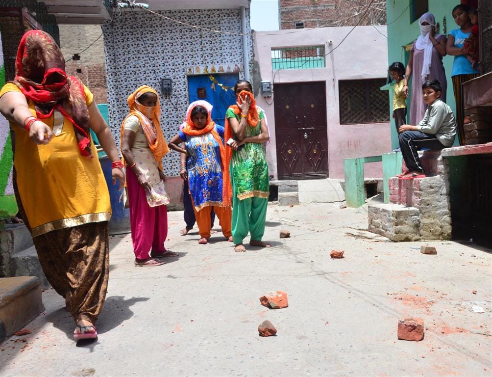 Fights for water, eight people injured in fighting
