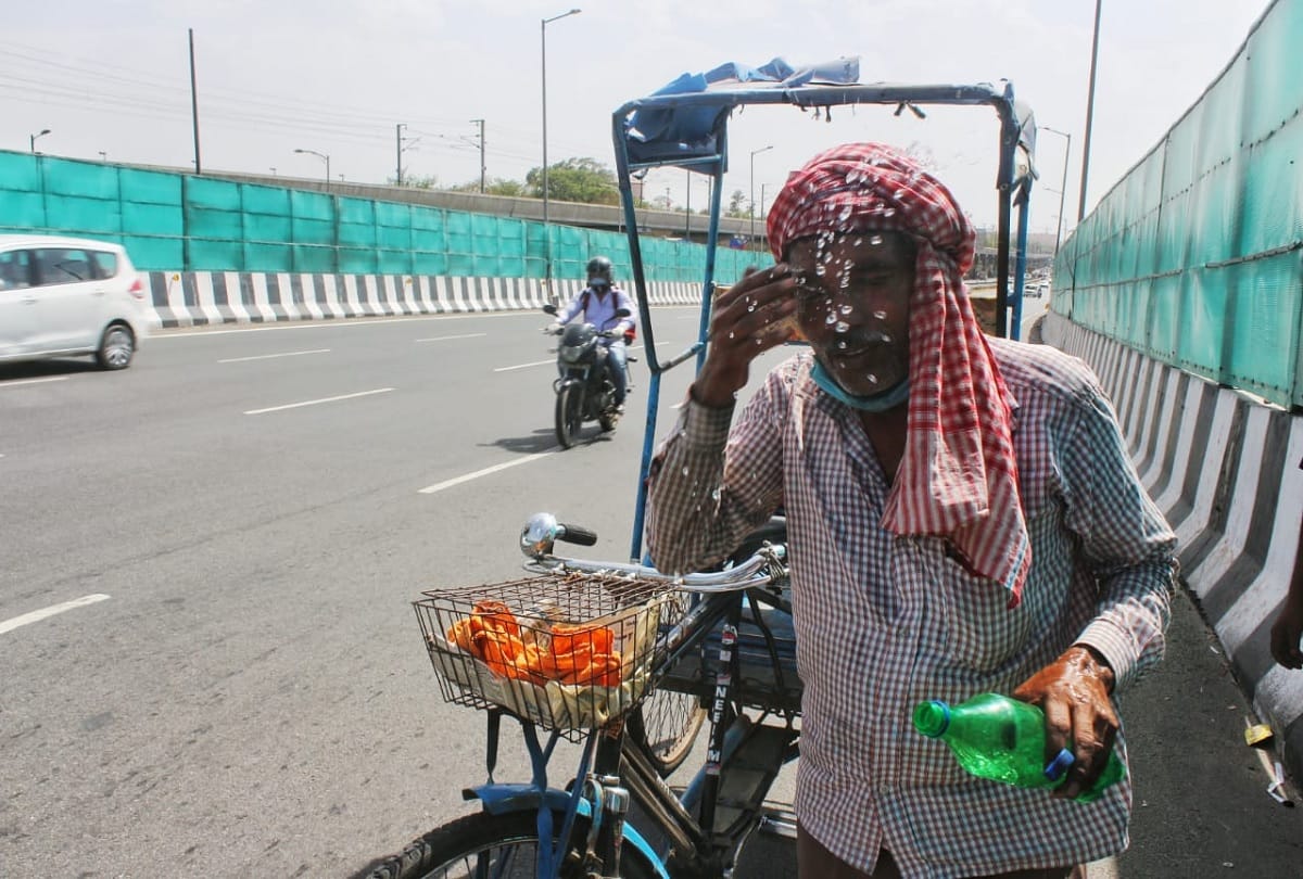 Delhi weather Temperature incresaed no relief from heat yet chances of rain at the end of the week