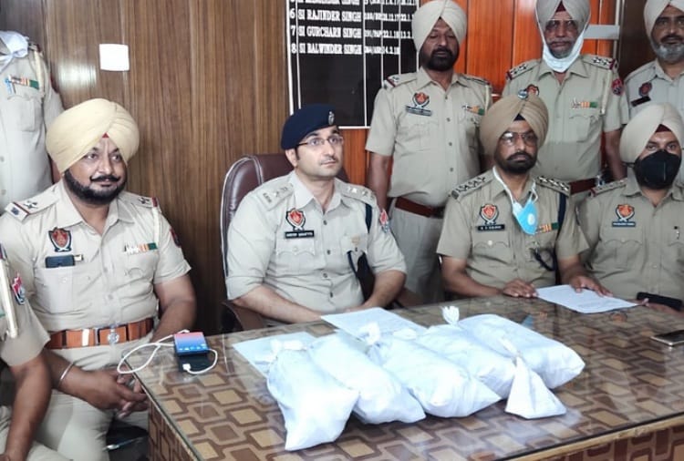 drug smuggling, taran taran police seized drugs from indo pak border