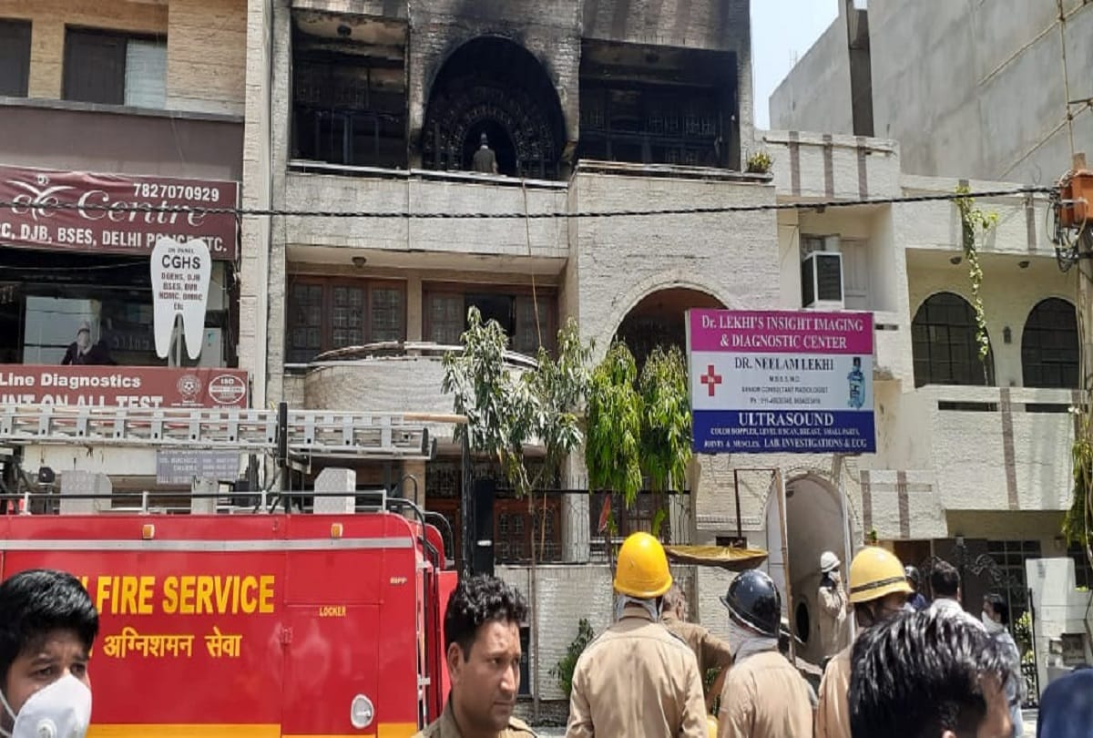 delhi a residential building in anand vihar catches fire many fire tenders at spot all update