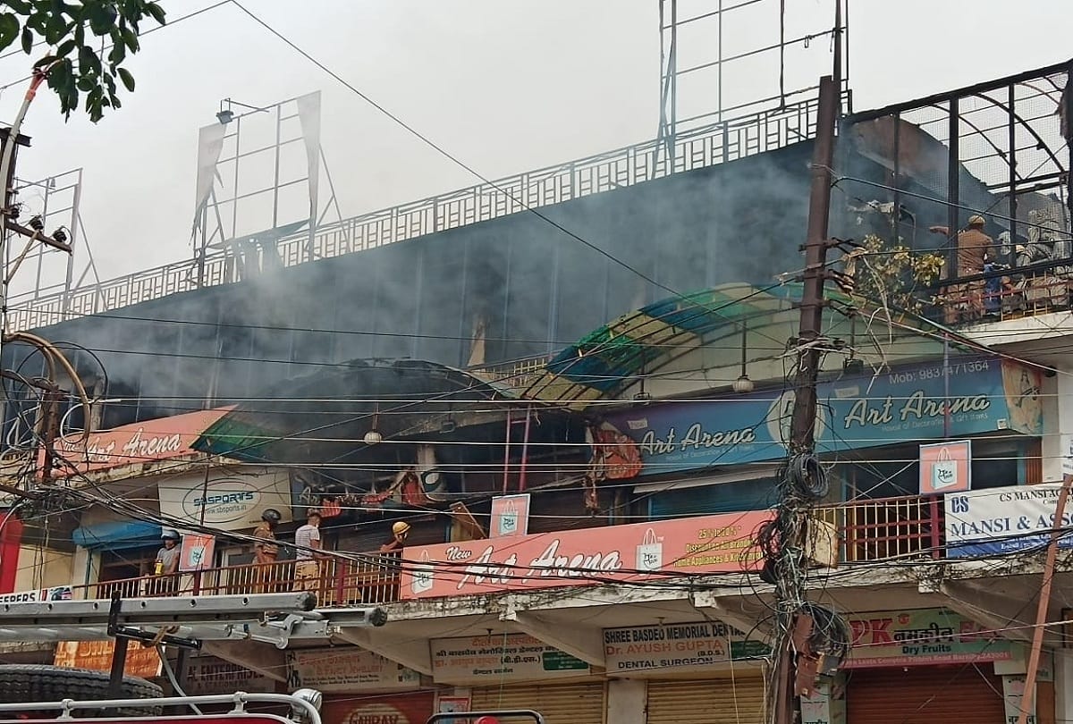 Fire in gift center on upper floor of shopping complex in Bareilly
