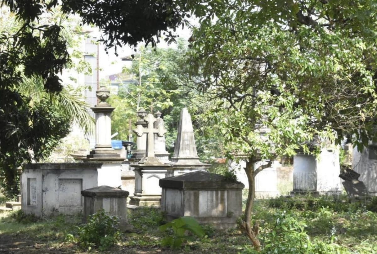 Gorakhpur Oldest graveyard special story for Tourist