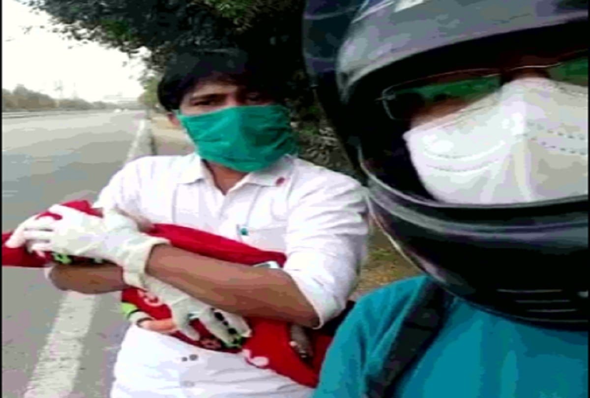 Greater noida man carry his infant for 7 hours went 4 hospitals but not admitted at last son died father made video ask justice from up government