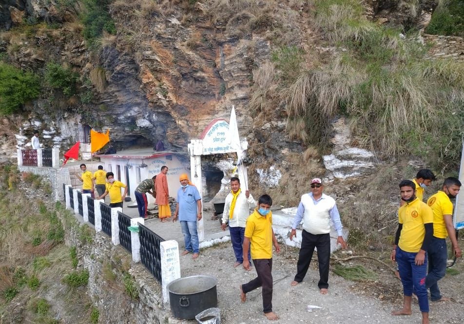 Sriguru Maniknath worshiped with simplicity