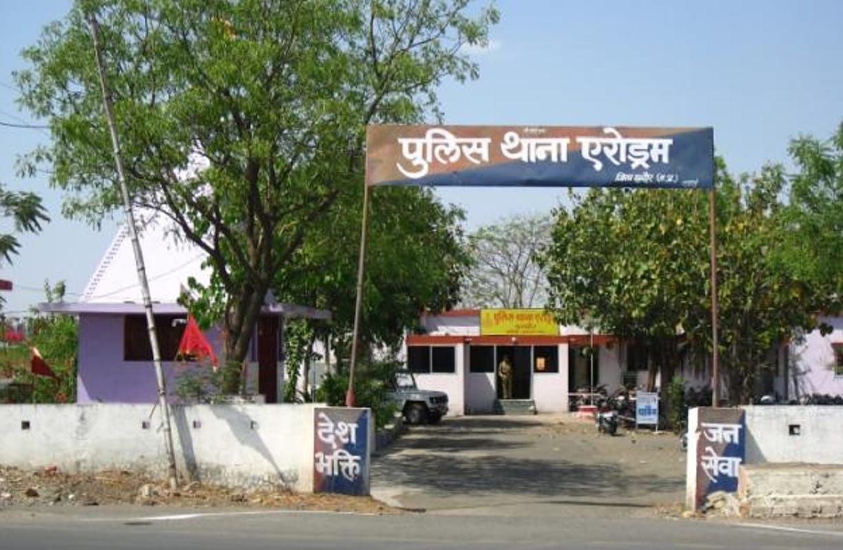Madhya Pradesh Police caught unemployed trying to steal after Hearing his story ration  delivered to house