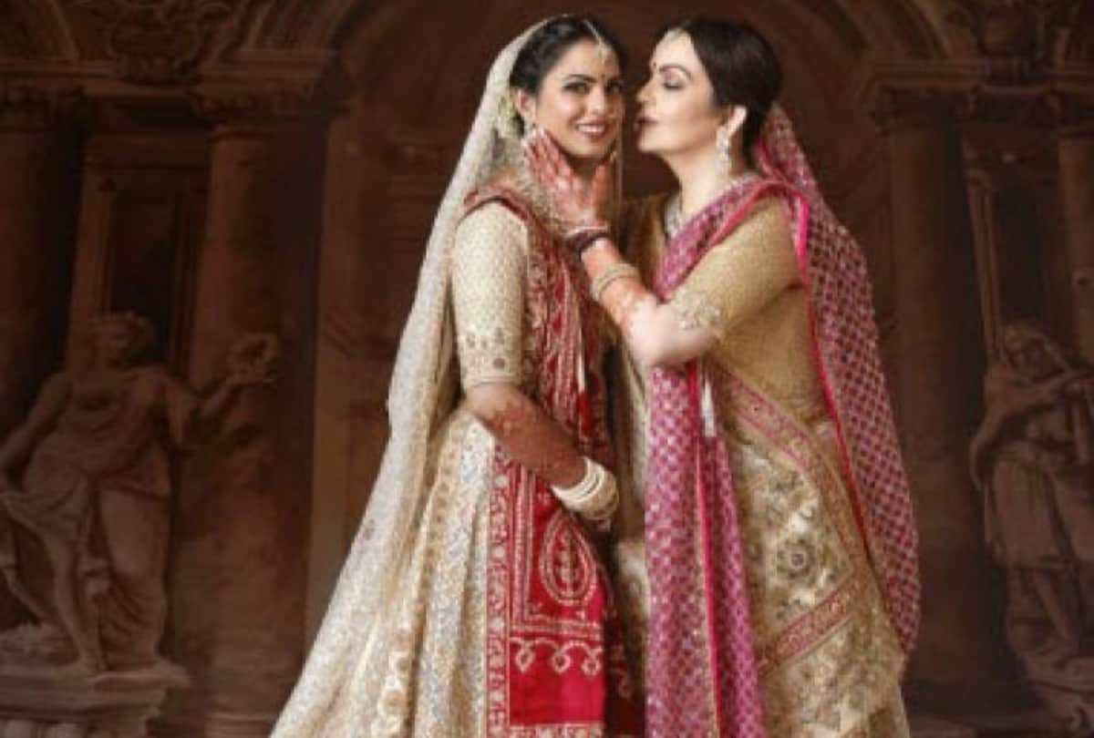 nita ambani elegant look in her wedding isha copied her mother royal look