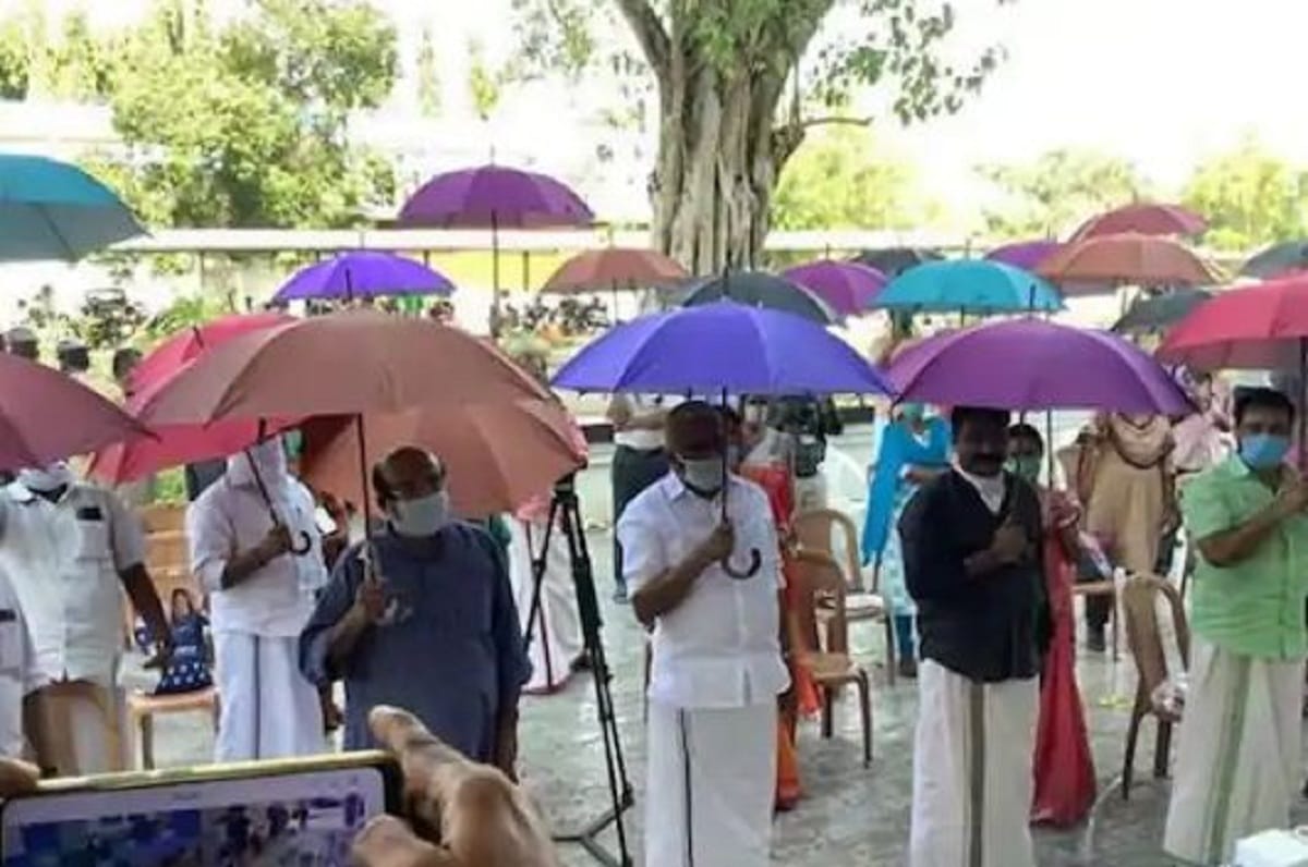 Villagers of Kerala made umbrella to fight against corona virus