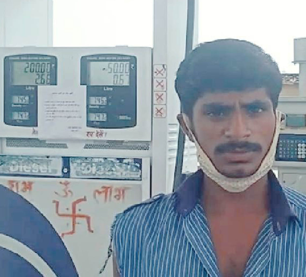 Salesmen beaten for not giving petrol without a mask